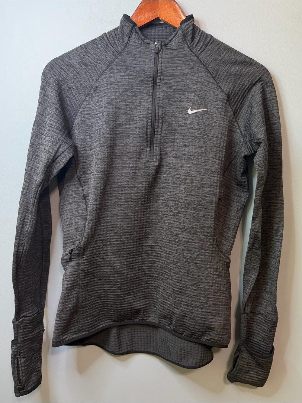Nike Therma-FIT Sphere Element 1/2-Zip Long Sleeve Pullover. Small
